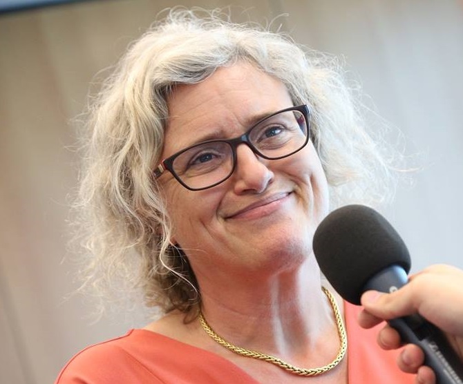 Anne D Anne D